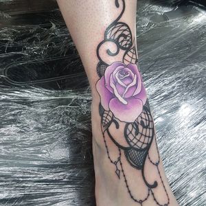 Lace work and rose#tattoos #tattooed #rose #rosetattoo #realisticrose #lace #lacework #apprentice #tattooapprentice #lornaloutattoo