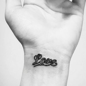 #love #tattoolove #minimalist #minimal #minimalistic #beautiful #tighttattoo #inlove #wrist #wristtattoo