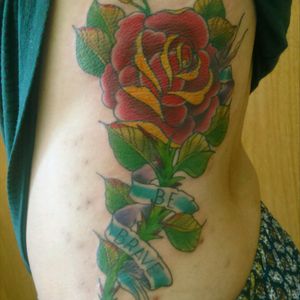 Rose #Diego #diegolopes #diegolopestattoo #rosa #tattoorosas #tatuagemderosa #bravo #brave #bebrave #colorida #tradicional #costela #colorida #tattoostyle #lifestyle #tattoolifestyle #rosetattoo
