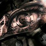 By Matias Noble #tattoodo #TattoodoApp #tattoodoBR #tatuagem #tattoo #olho #eye #relógio #clock #escada #stairs #realismo #realism #pretoecinza #blackandgrey #MatiasNoble