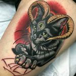 By Benji Harris #tattoodo #TattoodoApp #tattoodoBR #tatuagem #tattoo #gato #cat #gapiroto #satan #capirotagem #chifre #horns #neotrad #neotraditional #colorida #colorful #catlover #BenjiHarris