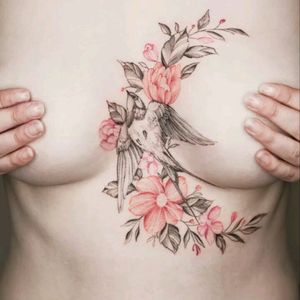 Tritoan Ly#tattoodo #TattoodoApp #tattoodoBR #tatuagem #tattoo #floral #delicada #delicate #fofa #cute #passaro #bird #TritoanLy
