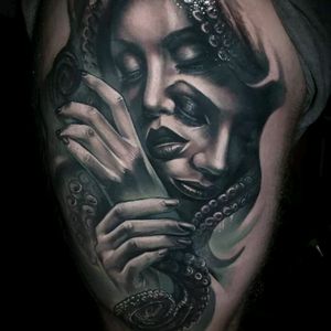 Jayden Pengilly#tattoodo #TattoodoApp #tattoodoBR #tatuagem #tattoo #retrato #portrait #pretoecinza #blackandgrey #ilusão #trippy #polvo #octopus #JaydenPengilly