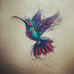 #hummingbirdtattoo #hummingbird #microtattoo #fullcolortattoo #femeninetattoo