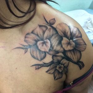Tattoo done by our artist @alextattoos714 #flowers #flower #flowertattoos #flowertattoo #girl #TattooGirl #Tattoogirls #professionaltattooartist #supportprofessionaltattooartists #blackandgreytattoo #blackandgrey #cali #calitattoos #orangecounty #orangecountytattoos #oc #octattooartist #tattooartist #tattoospecials