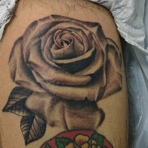 Tattoo done by our artist @philltattz#flowers #flower #flowertattoos #flowertattoo #girl #TattooGirl #Tattoogirls #blackandgreytattoo #blackandgrey #cali #calitattoos #orangecounty #orangecountytattoos #oc #octattooartist #tattooartist #tattoospecials #professionaltattooartist #ealismrose #rose #RoseTattoos