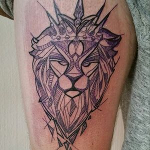 It's all in the lions..... #liontattoo #geometrictattoo #geometrictlion