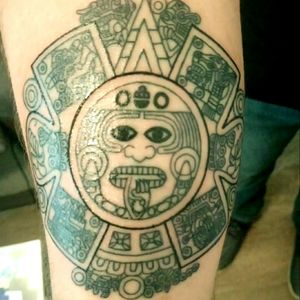 #aztec #azteccalendar #aztectattoo #linework #zuperblack #intenzetattooink #fadetheitch #bishoprotary #ink #inked #inkedguy #tattoo #tattooist #tattooed #tattooartist #tattoooftheday #photooftheday #France #Reims #thomtats7