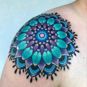 Mandala by Katie McGowan#tattoodo #TattoodoApp #tattoodoBR #tatuagem #tattoo #mandala #colorida #colorful #geometria #geometry #KatieMcGowan
