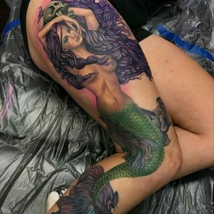 Liz Cook#tattoodo #TattoodoApp #tattoodoBR #tatuagem #tattoo #sereia #mermaid #colorida #colorful #caveira #skull #neotrad #neotraditional #LizCook