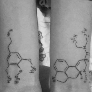#mezcalinemolecule #lsdmolecule #moleculetattoo #tattoo