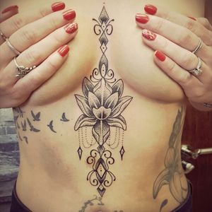#newtattoo #tattoo #tattodoo #tattodobabe #sternumtattoo #flowers #dotwork #pattern #beautiful