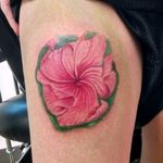 Hibiscus flower. #hibiscus #flower #flowertattoo #floral #naturetattoo #legtattoo #girlswithtattoos #tattooedgirls #hibiscustattoo