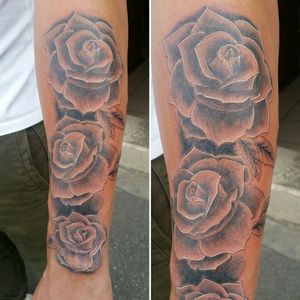 Roses black and white by Sensi Ink