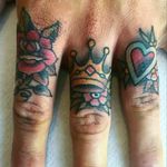 Daniel Norin #tattoodo #TattoodoApp #tattoodoBR #tatuagem #tattoo #colorida #colorful #mini #minitattoo #flor #flower #coroa #crown #coração #heart #DanielNorin