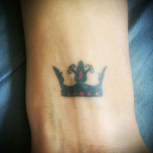 Simple queen crown on the wrist #crowntattoo #valentine'sday #blackandredtattoo
