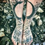 Laughing Loone. #tattoodo #TattoodoApp #tattoodoBR #tatuagem #tattoo #fineline #cobra #snake #montanha #mountain #arvores #trees #LaughingLoone