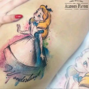 Alessio Favre#tattoodo #TattoodoApp #tattoodoBR #tatuagem #tattoo #alice #alicenopaisdasmaravilhas #aliceinwonderland #colorida #colorful #filmes #movies #nerd #AlessioFavre