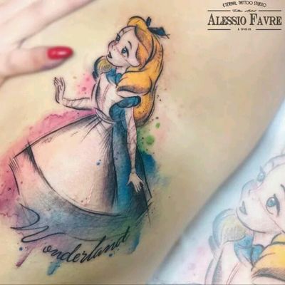 Alessio Favre #tattoodo #TattoodoApp #tattoodoBR #tatuagem #tattoo #alice #alicenopaisdasmaravilhas #aliceinwonderland #colorida #colorful #filmes #movies #nerd #AlessioFavre