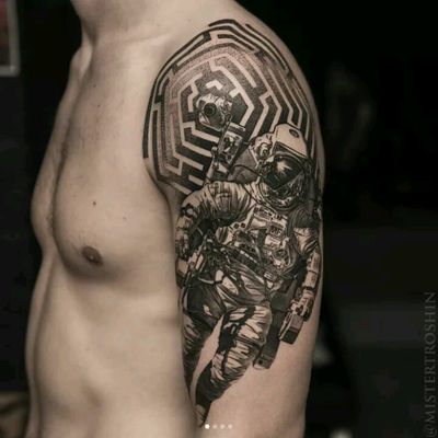Mr Troshin #tattoodo #TattoodoApp #tattoodoBR #tatuagem #tattoo #astronauta #astronaut #nasa #pretoecinza #blackandgrey #pontilhismo #dotwork #MrTroshin