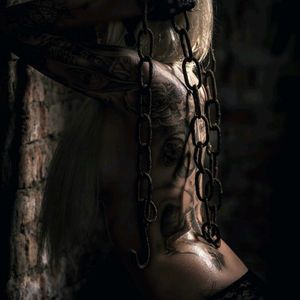 In chains ... www.tattoomasterpiece.info