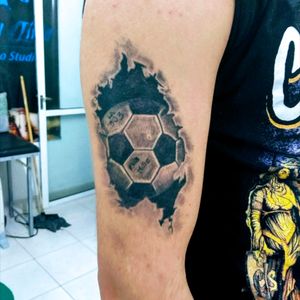 Tattoo football ya curado balón de futbol