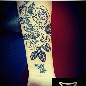 Trabalho realizado por André Alves tattoo #andrealvestattoosp #andrealvestattooartist #electricinkbrasil #electricink #tattooroses #dotwork #dotworkbrasil #tattoodotwork #SP #tatuadoresbrasileiros #artistasbrasileiros