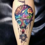 Vinni Mattos #tattoodo #TattoodoApp #tattoodoBR #tatuagem #tattoo #balao #balloon #universo #universe #galaxia #galaxy #planetas #planets #nasa #céu #sky #colorida #colorful #criança #kid #tatuadoresdobrasil #VinniMattos