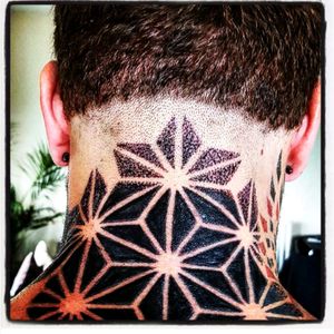 Geometric work fininished woth dot work#tattoo #geometric #dotwork #blackandgrey #neck #me