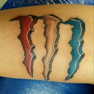 Although this tattoo was upside down and flipped horizontally so would make a "W" for the clients last name I have flipped it around fort viewing. #monsterlogo #monsterenergylogo #monsterenergydrinklogo #redwhiteandbluemonsterlogo #redwhiteandbluemonsterlogo #monsterenergydrink johnsoncitytn #johnsoncity #walnutst #morbeats #besttattooartistinjc #walnut #morbeatsink #tat2bito #jinxproof #morbeats_34 #besttattooerinjc #besttattooshopinjohnsoncity #easttn #besttattooartinjohnsoncity #easttennessee #graffitibuilding #tattoocute #423-299-5337 #4232995337 #37601 #37604 #37614 #37643