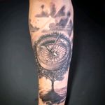 Sundial compass with tree. Realistic tattoo Black and gray. @alexandrerodrigues_t2 #realism #compass #blackandgrey #sundialcompass #treeoflife