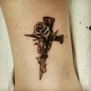 Cross and rose @Tehachapi_Tattoo