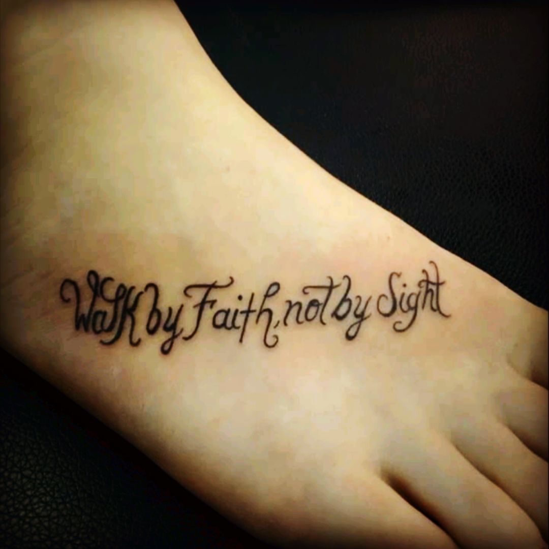 Walk by faith tattoo  Frases para tatuagem Tatuagem inspiradora Tatuagem