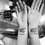 Tattoo de casal Arcos da Lapa (ao infinito e além) 😍 Trabalho feito em 1hr 🔝 Orçamentos 980899797 📲