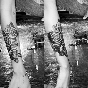 Tattoo 3 rosas escuras 🌺Trabalho feito em 3hrs🔝Orçamentos 980899797 📲