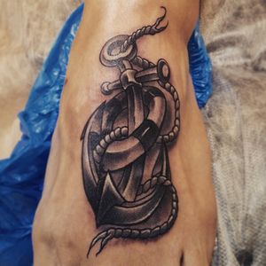 Татуировка якорь. Тату сделана на стопе одним сеансом, по эскизу мастера. Профессиональными грейвошами от Intenze colors. Мастер Вадим. Салон татуировок и пирсинга Evolution. www.evotattoo.ru. Тел./WhatsApp: 8(925)5143553. #tattoo #tattoos #moscow_tattoo #tattoo_photo #sailorjerry #anchor #anchor_tattoos #ocean #tattoosketch #tattooflash #tattooart #sailor #art #тату #чернобылые_тату #тату_вадим #тату_мастер #тату_на_стопе #татуировки #татуировка #океан  #тату_якорь #якорь #татуировки #тату_студия