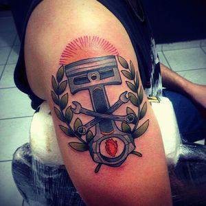 Pistão NeoTrad por Muka tattoo do siamese tattoo studio em Jundiaí.#neotraditional #piston #mechanical #neotrad #brazilianartist