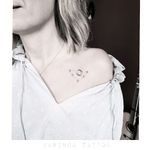 🌙 Instagram: @karincatattoo #moon #moontattoo #collarbonetattoo #girl #tattoos #tattoodesign #tattooartist #tattooer #collarbone #small #minimal #minimalist #minimalism #good #cute #best