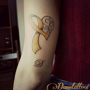 #family #love #lovefamily #famila #amor #amordefamilia #yellow #amarillo #lazoamarillo #yellowribbon #tatuaje #tatto #ink #corazon #corazontattoo #tatuajecorazon #heart #tattooheart #yellowribbontattoo