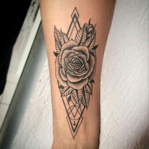 Rose geometrical tattoo by Gustavo Arguelo in Mitu Tattoo, Brazil #rose #geometrical #blackandwhite #ideas #tattooartist #tattooideas #Brazil #tattoooftheday