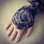 Wanted a rose on my hand to add to my sleeve piece which contains all things my mum likes.. As im a big mummy's boy. Love this tattoo!