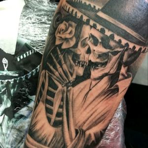 #DanielVogt "DAVO" @davo_tattoo #Realism #BlackandGrey #Skull #Kiss