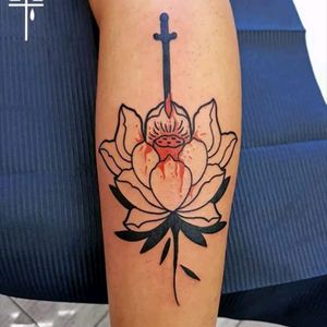 Lotus Dead Line Black WorkArtist: Fabio CestiStudio: LorsArt Tattoo & PiercingLocation: Baluardo Quintino Sella 28/B Novara Italywww.lorsart.com#lotus #flower #dead #blackwork