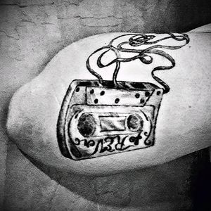 My first tattoo! #foREVer #musictattoo #cassette #cassettetape #cassettetattoo #firsttattoo