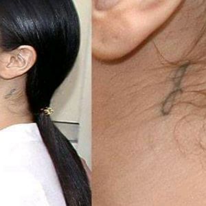 Selena Gomez has an tattoo of a lower-case letter “g” behind her left ear for her baby sister Gracie, who was born on June 12, 2013.