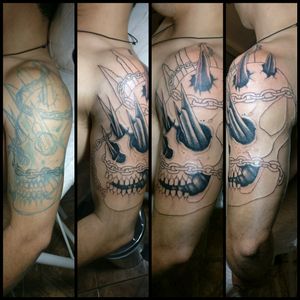 Traços da caveira acorrentada Freehand, concluídos...#outlines #tracos #tattoo #tatuagem #lines #blacklines #tatoofreehand #tattooamaolivre #justlines
