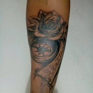 Rose and brujula tattoBlack and whitte Venezuela-colombia