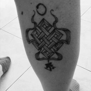Mon troisième tattoo by Mr Yoh a Cannes chez Kahuna Studio👌 #noeudsansfin #asie #endlessknot