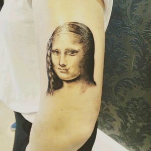 Mona Lisa 4" upper arm portrait, black and grey
