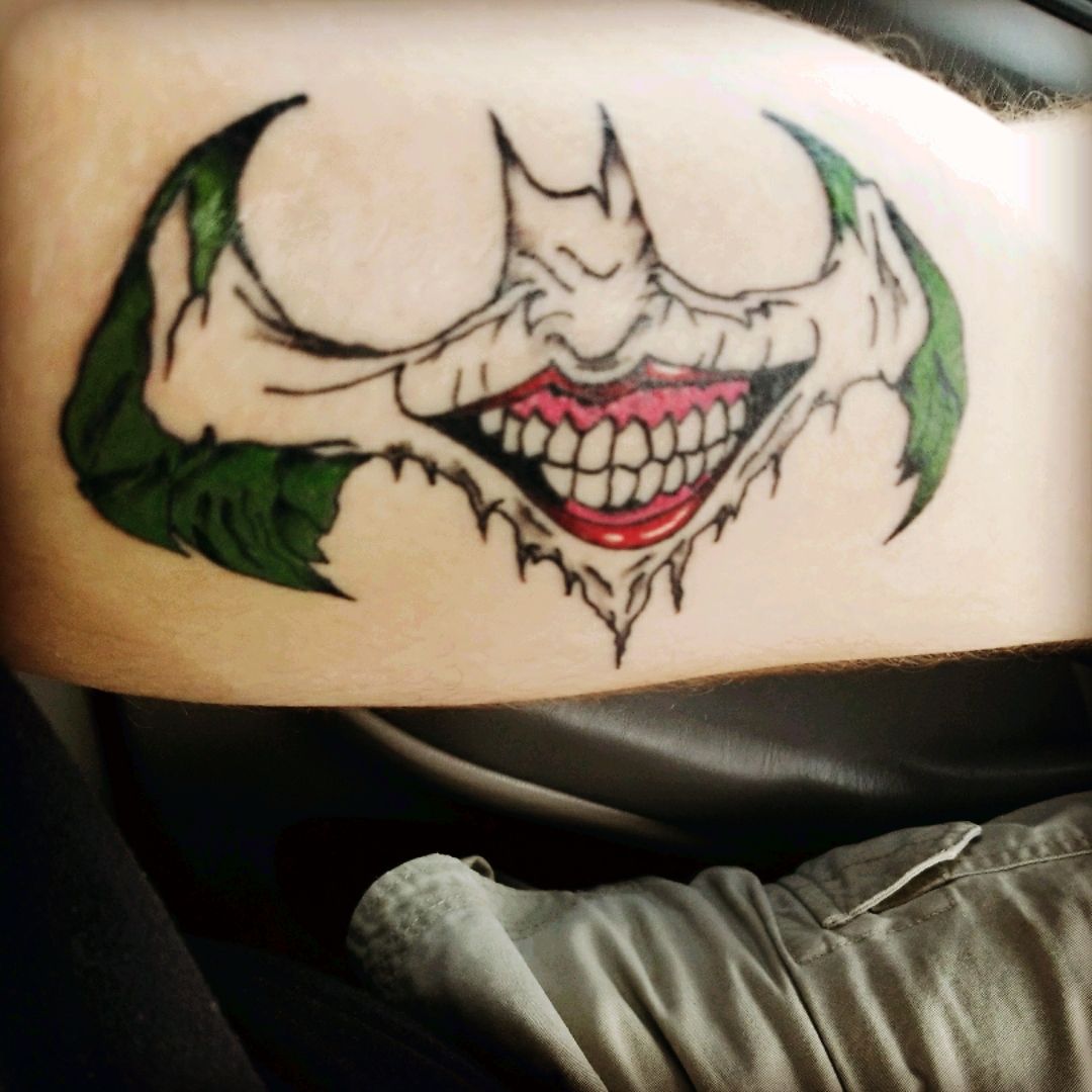 Introducir 37+ imagen batman joker smile tattoo